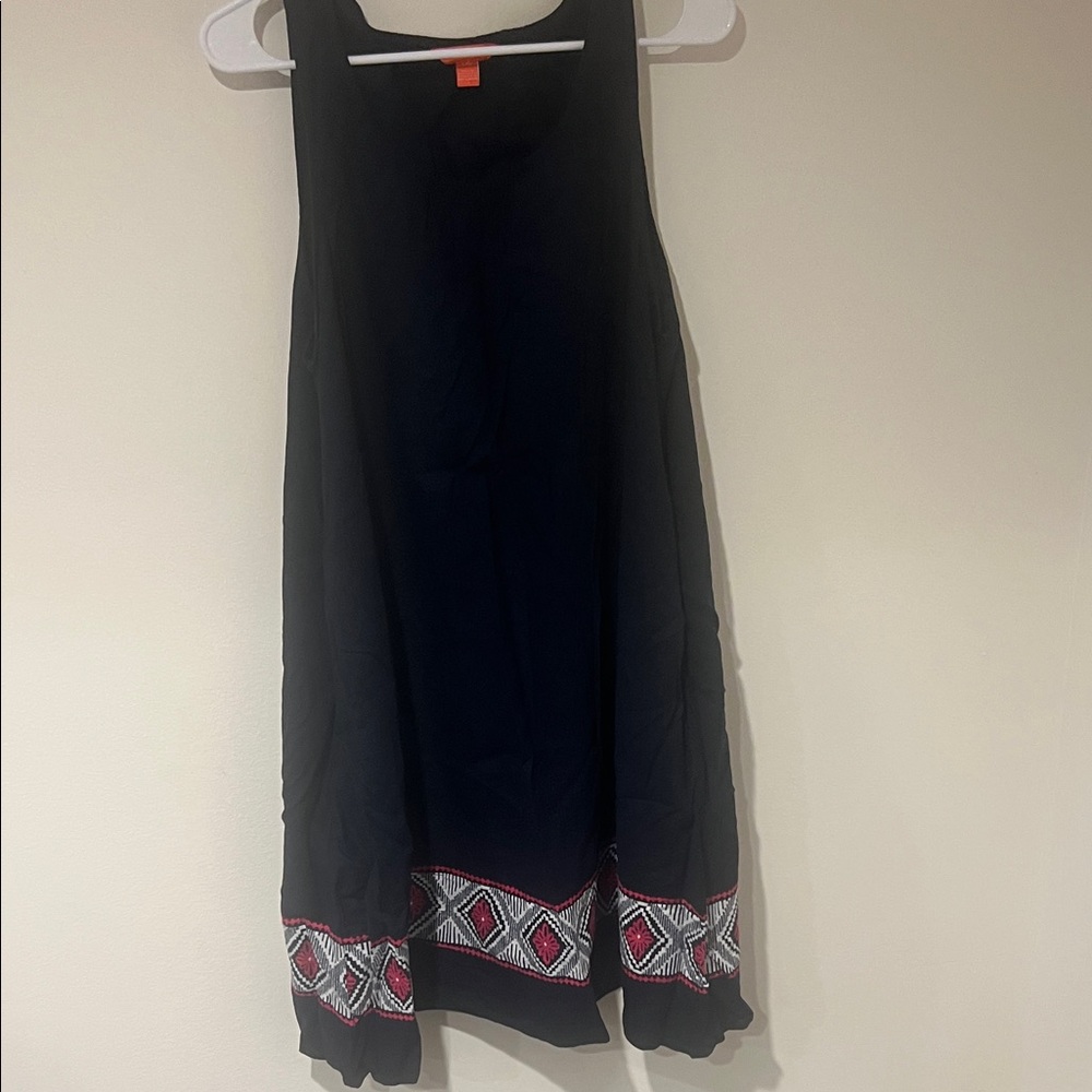 Black Sleeveless Dress with Geometric Hem with pockets